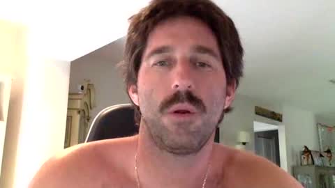 Snapshot of traviskenn chatting on September 29, 2025, 6:46 pm TravisKenn online show from September 29, 2025, 6:46 pm