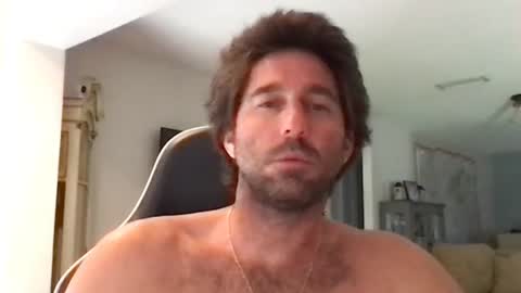 Snapshot of traviskenn chatting on October 27, 2025, 4:11 pm TravisKenn online show from October 27, 2025, 4:11 pm