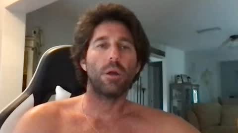 Snapshot of traviskenn chatting on October 28, 2025, 6:54 pm TravisKenn online show from October 28, 2025, 6:54 pm