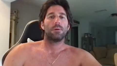 Snapshot of traviskenn chatting on October 29, 2025, 6:42 pm TravisKenn online show from October 29, 2025, 6:42 pm