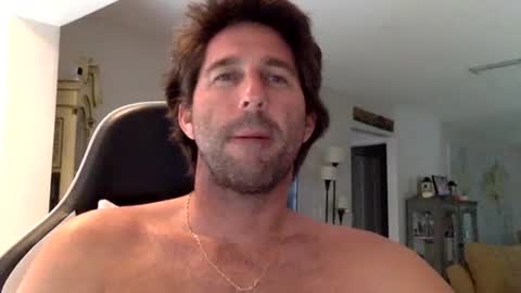 Snapshot of traviskenn chatting on November 4, 2025, 7:46 pm TravisKenn online show from November 4, 2025, 7:46 pm