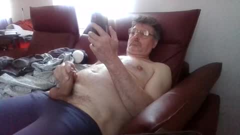 trebgeis1 online show from April 28, 2026, 4:34 pm