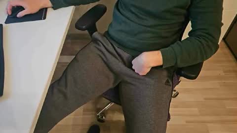 tree1989 online show from December 19, 2024, 8:13 pm