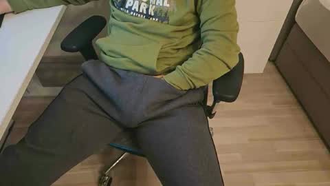 tree1989 online show from January 5, 2025, 10:50 pm