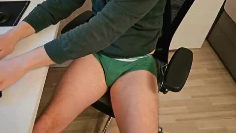 tree1989 online show from February 25, 2025, 6:42 pm