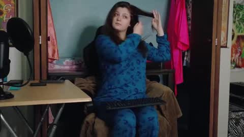 Snapshot of treejeanne chatting on September 19, 2025, 9:59 pm TreeJeanne online show from September 19, 2025, 9:59 pm