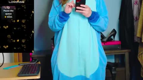 Snapshot of treejeanne chatting on November 1, 2025, 3:30 am TreeJeanne online show from November 1, 2025, 3:30 am