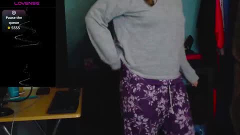 Snapshot of treejeanne chatting on November 18, 2025, 2:28 am TreeJeanne online show from November 18, 2025, 2:28 am