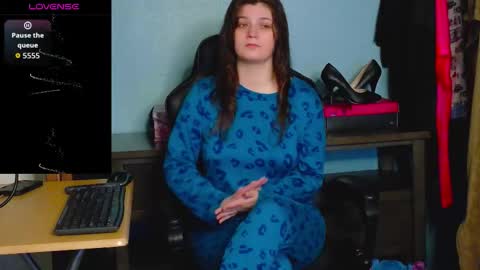 Snapshot of treejeanne chatting on November 25, 2025, 1:27 am TreeJeanne online show from November 25, 2025, 1:27 am