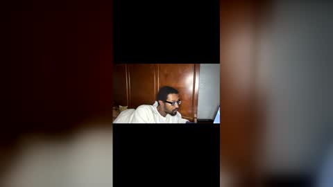 trench_and_hxney online show from May 23, 2026, 3:23 am