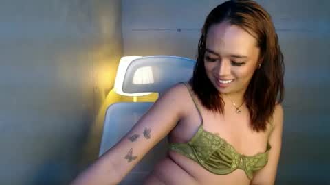 trexie_fucks15 online show from April 4, 2026, 4:15 pm