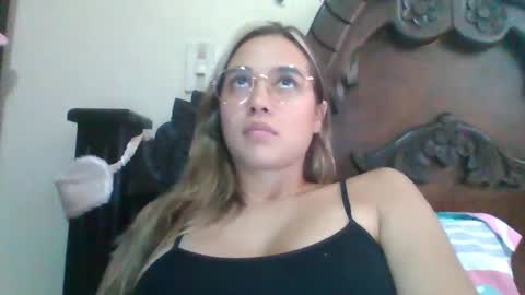 triana_bell online show from December 14, 2024, 9:35 pm