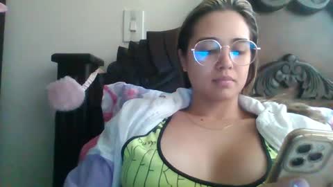 triana_bell online show from December 16, 2024, 6:38 pm
