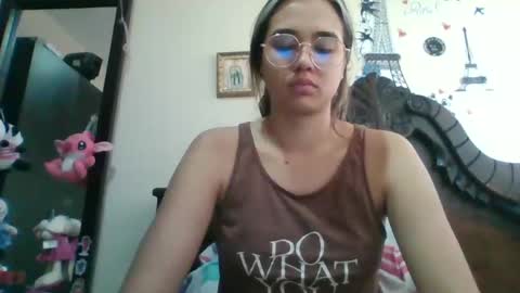triana_bell online show from February 12, 2025, 3:16 pm