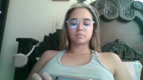 triana_bell online show from February 23, 2025, 5:29 pm