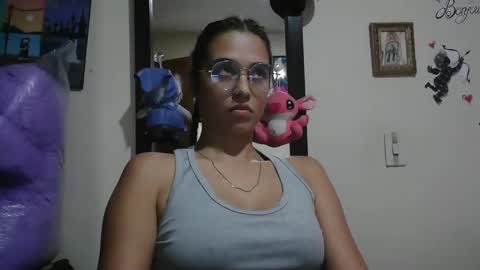 triana_bell online show from April 21, 2026, 2:51 am
