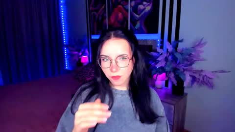 TriciaDaisy online show from May 8, 2026, 2:44 pm