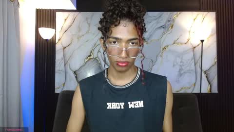 Snapshot of triiangel_latinboy chatting on May 8, 2026, 12:38 am Johan online show from May 8, 2026, 12:38 am