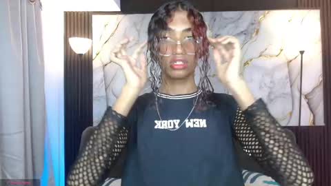 Snapshot of triiangel_latinboy chatting on May 11, 2026, 12:27 am Johan online show from May 11, 2026, 12:27 am
