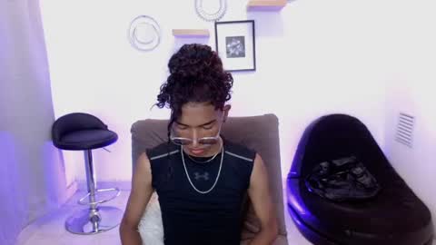 Snapshot of triiangel_latinboy chatting on May 16, 2026, 6:28 pm Johan online show from May 16, 2026, 6:28 pm