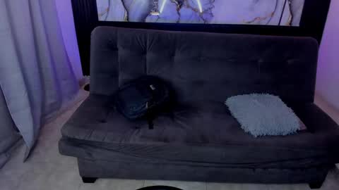 Snapshot of triiangel_latinboy chatting on May 27, 2026, 1:08 pm Johan online show from May 27, 2026, 1:08 pm