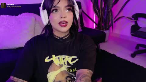 Val martinez  online show from April 21, 2026, 1:07 am