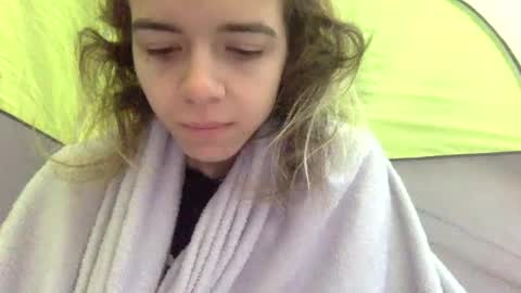 trippybb222 online show from October 9, 2025, 1:31 pm