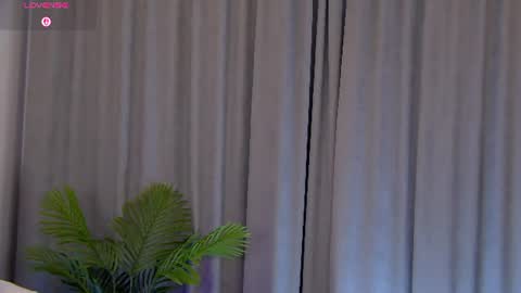 Snapshot of trishawinslet_ chatting on June 13, 2026, 5:33 pm Trisha online show from June 13, 2026, 5:33 pm