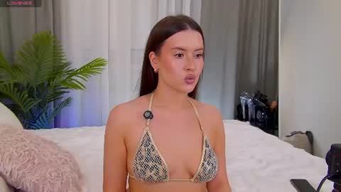 Snapshot of trishawinslet_ chatting on July 5, 2026, 6:04 pm Trisha online show from July 5, 2026, 6:04 pm