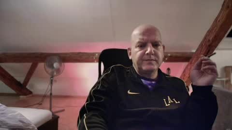Snapshot of tritonspace chatting on May 5, 2026, 10:29 pm Triton online show from May 5, 2026, 10:29 pm