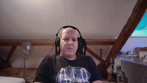 Snapshot of tritonspace chatting on May 7, 2026, 6:57 pm Triton online show from May 7, 2026, 6:57 pm