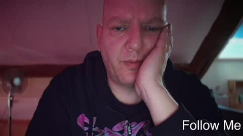 Snapshot of tritonspace chatting on May 17, 2026, 3:52 pm Triton online show from May 17, 2026, 3:52 pm