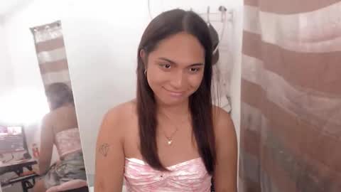 Trixie Love online show from May 1, 2026, 5:01 am