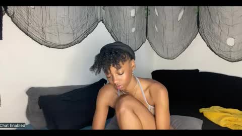 trixie_luv online show from September 23, 2025, 3:04 pm