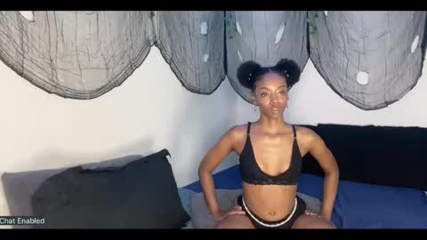 trixie_luv online show from October 7, 2025, 2:03 pm