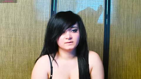 trixiedoescamcam online show from February 26, 2025, 7:05 pm