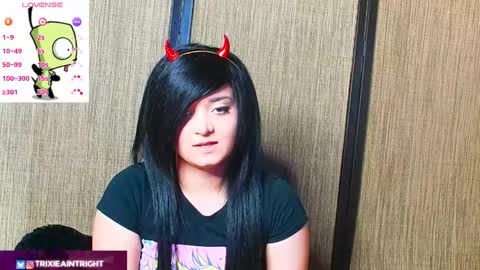 trixiedoescamcam online show from October 4, 2025, 10:08 pm