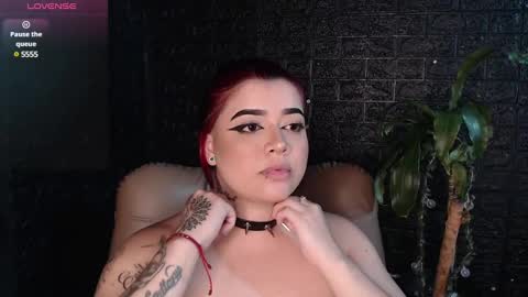 Snapshot of trixxiee_ chatting on December 4, 2024, 2:31 am trixxiee_ online show from December 4, 2024, 2:31 am