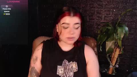Snapshot of trixxiee_ chatting on December 14, 2024, 2:45 am trixxiee_ online show from December 14, 2024, 2:45 am