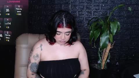 Snapshot of trixxiee_ chatting on December 17, 2024, 12:45 am trixxiee_ online show from December 17, 2024, 12:45 am