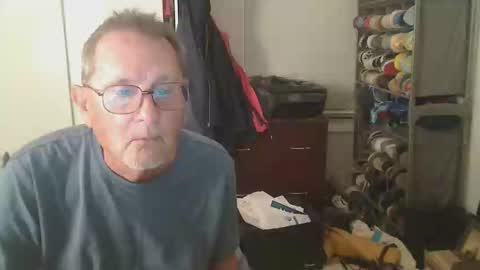 Snapshot of troffer1020 chatting on April 1, 2026, 12:44 am Troffer online show from April 1, 2026, 12:44 am