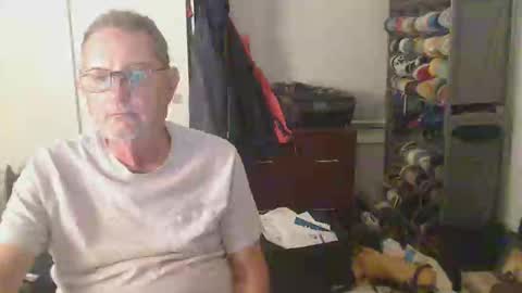 Snapshot of troffer1020 chatting on April 2, 2026, 3:26 am Troffer online show from April 2, 2026, 3:26 am