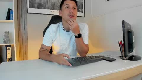Snapshot of troy_evanss chatting on August 2, 2026, 5:17 am Troy online show from August 2, 2026, 5:17 am