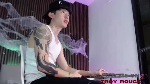 Troy online show from October 23, 2025, 7:34 pm