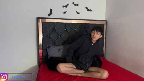 troye_lex online show from November 28, 2025, 10:56 pm