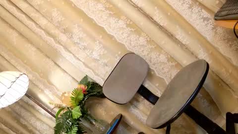 Chloe online show from November 27, 2025, 6:04 am