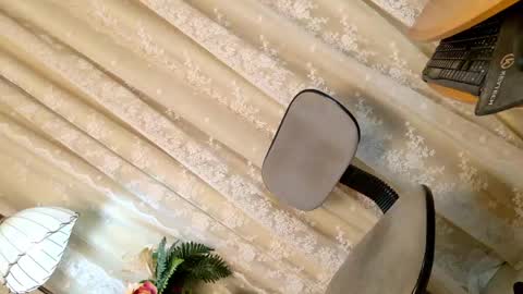 Chloe online show from April 21, 2026, 7:58 am