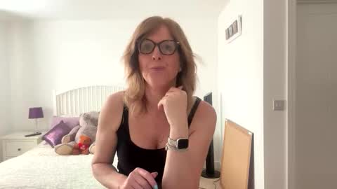 Hunnibun online show from April 7, 2026, 5:02 pm