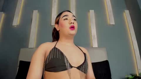  C H L O E online show from February 21, 2026, 8:43 pm