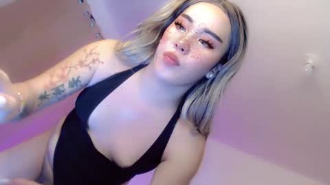 Snapshot of tsgirl_julian69 chatting on December 21, 2024, 10:30 pm Julian online show from December 21, 2024, 10:30 pm